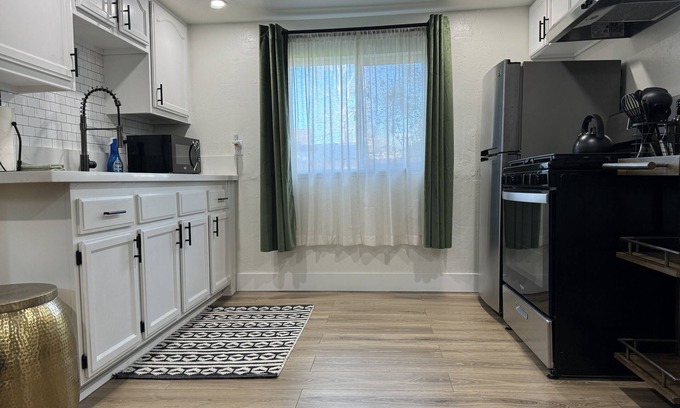 East Sacramento Cottage | Charming Guest House in East Sac
