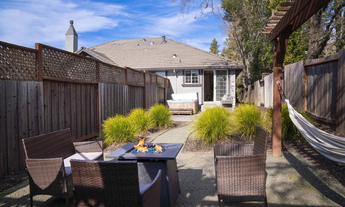 Santa Rosa House | Charming guest house near Sonoma