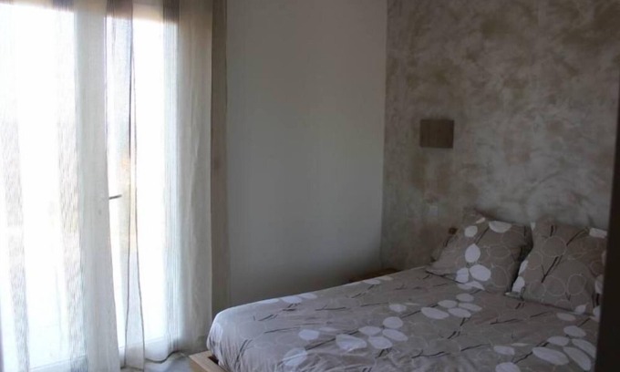 Saint-Florent House | Charming guest room