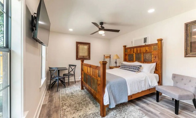 Liberty Hill House | Charming guest studio in the heart of Liberty Hill