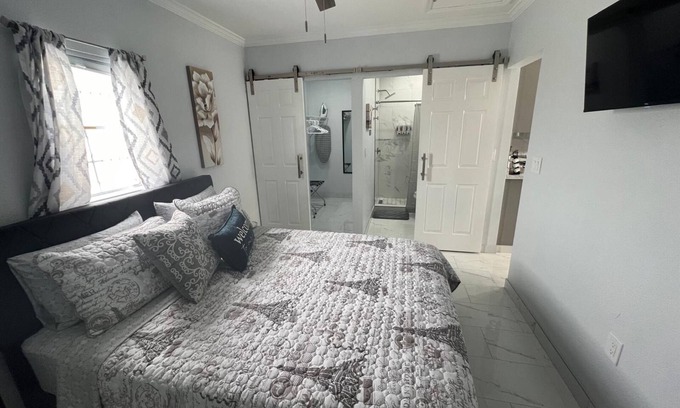 Lakeland Apartment | Charming guesthouse A 1-bedroom apartment in enjoyable Lakeland with AC