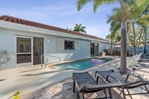 Bonita Springs House | Charming Heated Pool Home - 3 miles to the Beach, Pet and Family Friendly -Available Year Round!