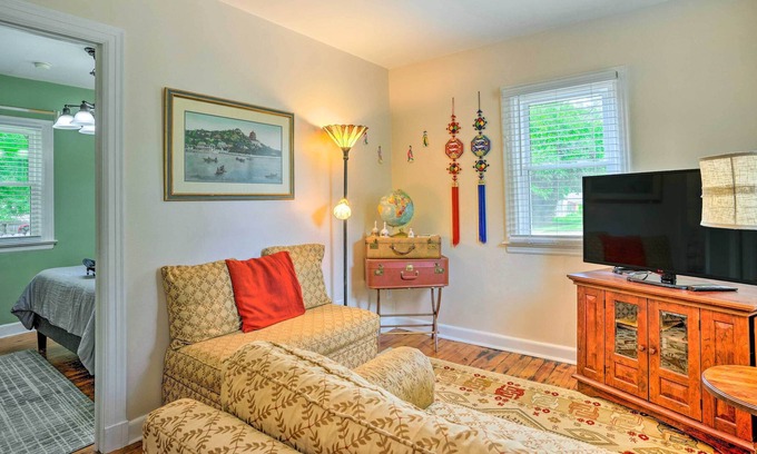 Lakeside Cottage | Charming Henrico Cottage w/ Yard + Fire Pit!