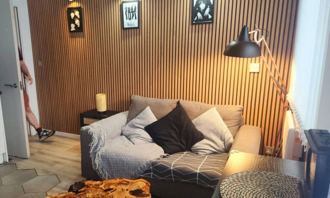 Pier Head Apartment | Charming Heritage Bank Liverpool – Historic Elegance Meets Modern Convenience