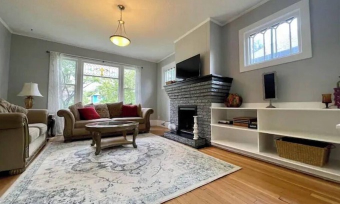 South Lethbridge House | Charming heritage house 2-bedroom home in the heart of downtown.