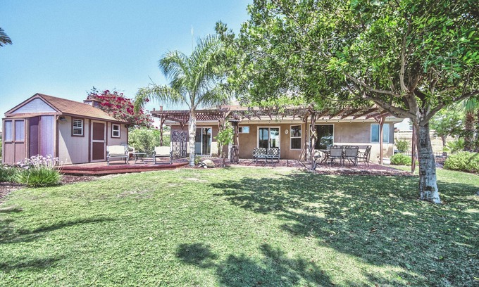 Temecula House | Charming Hill Top Wine Country Villa- Minutes to all Vineyards