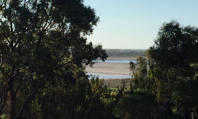Baldivis Cottage | Charming Hilltop Studio: Lake & Native Bush views