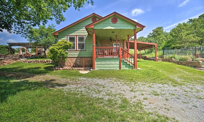Medicine Park Cottage | Charming Hilltop Cottage in Medicine Park!