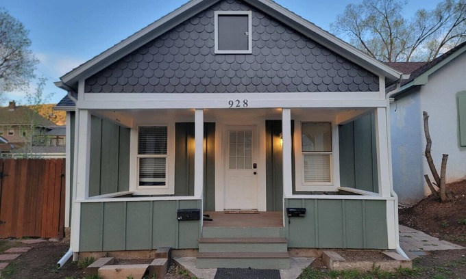 Glenwood Springs Apartment | Charming, Historic! Walking Distance to Town!