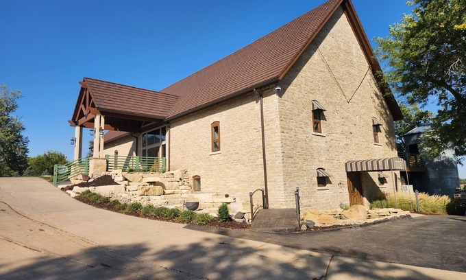 Plattsmouth House | Charming historic barn with AC and WiFi in Plattsmouth
