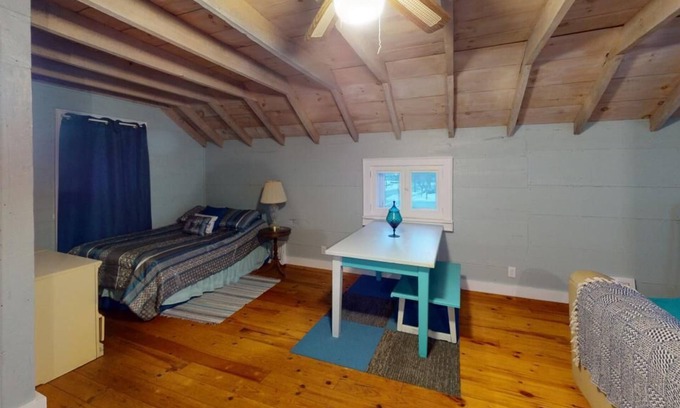 Wausau Bed & Breakfast | Charming, historic bed & breakfast in quaint Wausau with WiFi, AC & free parking