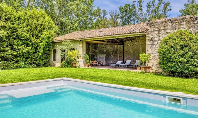 Beaucaire Cottage | Charming historic guest house & pool in heart of Provence. Arles-St-Rémy-Avignon