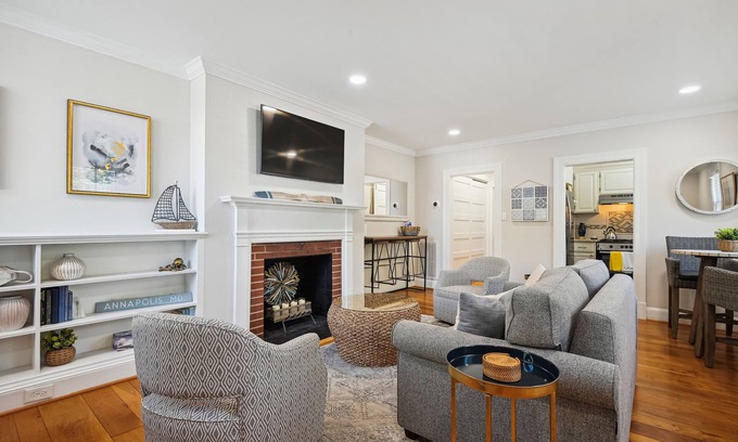 Historic District House | Charming Historic Townhouse Steps From USNA