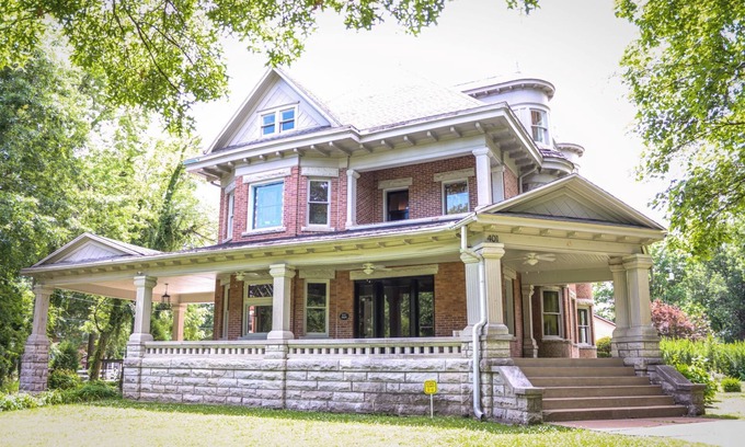 Pittsburg House | Charming Historic Victorian Home W/Fireplace