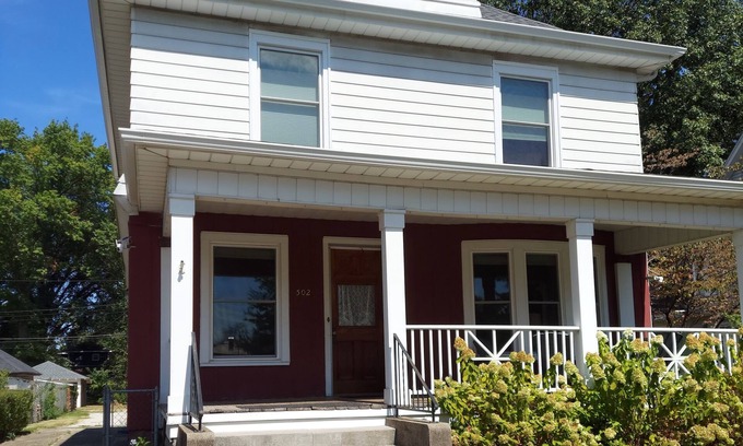 Terre Haute House | Charming historical 4 bd & 3 full ba home in Terre Haute with WiFi, AC & parking