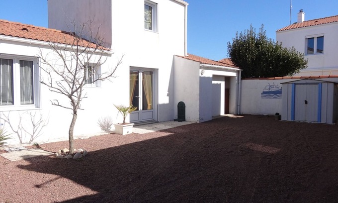 LʼAiguillon-sur-Mer House | Charming House Near Village Center, Beaches, and Sunlit Garden for 5 Guests