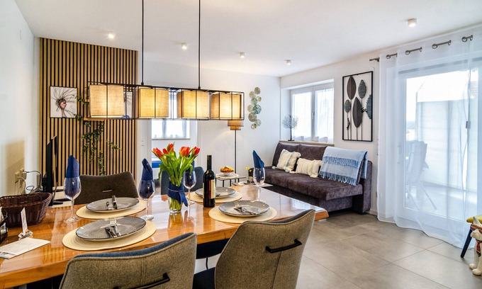 Sipplingen Apartment | Charming Holiday Apartment "Ferienwohnung Mainau" with Balconies