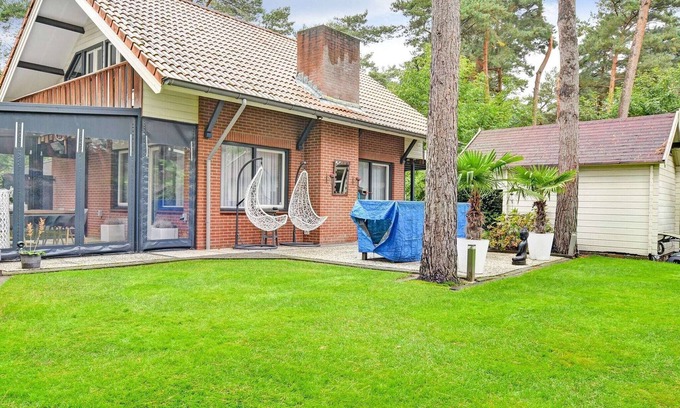 Langstraat House | Charming holiday home with a covered terrace