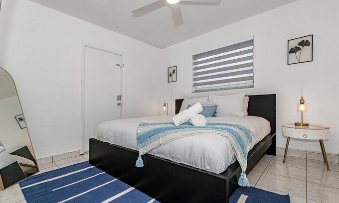 Hallandale Beach Apartment | Charming home 12min to the Beach