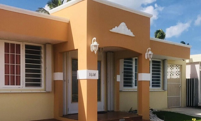 Sabana Abajo Hotel | Charming Home Airport-Beach-WaternSolar Panels