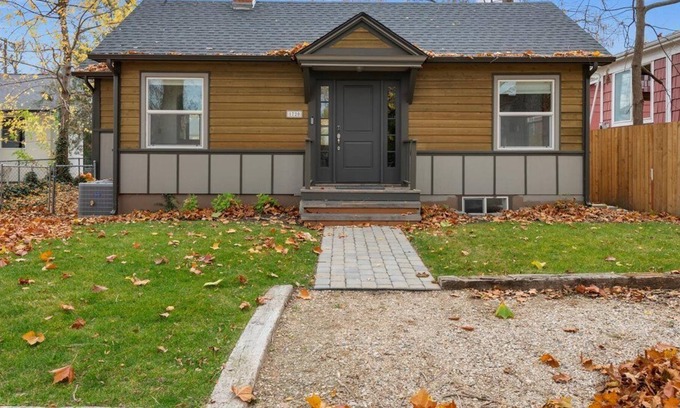 Southeast Boise House | Charming Home Away From Home - Brand New Hot Tub, Nice Backyard.