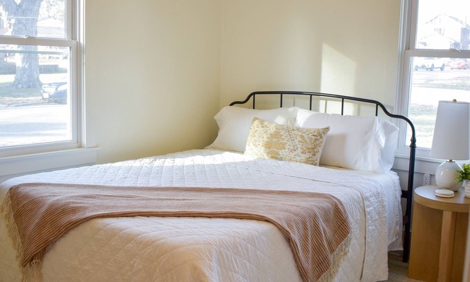 Cedar Falls House | Charming Home Away From Home!