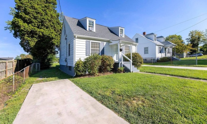 Bristol House | Charming home for 8 Close to State St