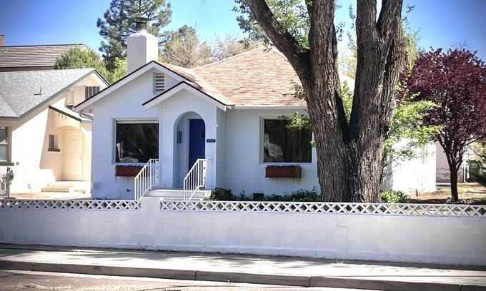 Prescott House | Charming Home in Prescotts Historic District. Less than a mile from Whiskey Row.