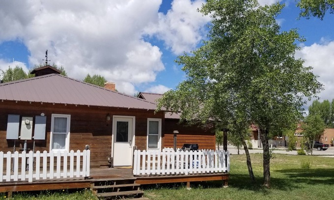 Pinedale Apartment | Charming Home in the Heart of Downtown Pinedale