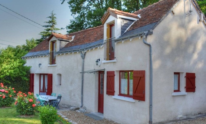 Azay-sur-Cher Cottage | Charming Home near Loire Castles, Tours & Vineyards - Large Garden, Family Friendly, WIFI