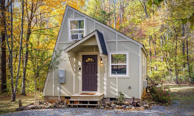 Hood House | Charming Home near Skyline Drive