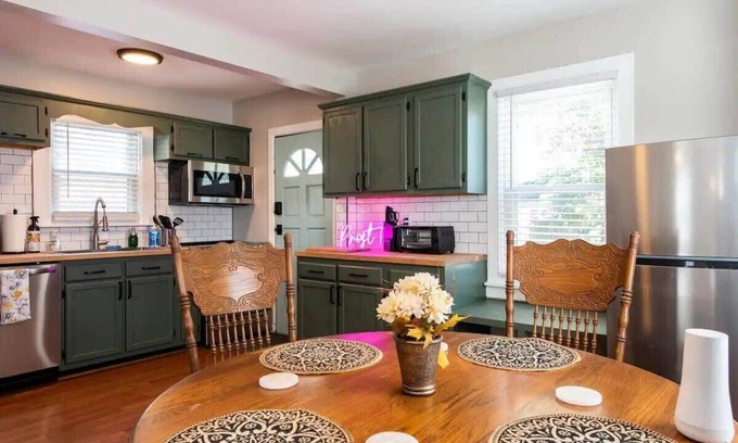 Schnitzelburg House | Charming Home Near Churchill Ds and Expo Center