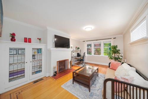 Dunbar Villa | Charming Home Near UBC with Parking & Backyard
