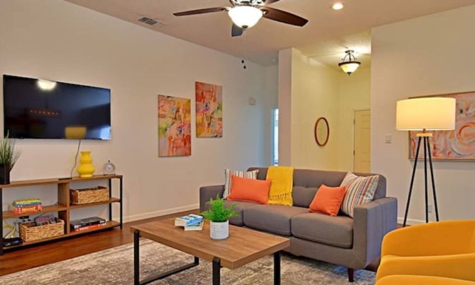 Heritage House | Charming Home Near Lackland & SeaWorld 2mi