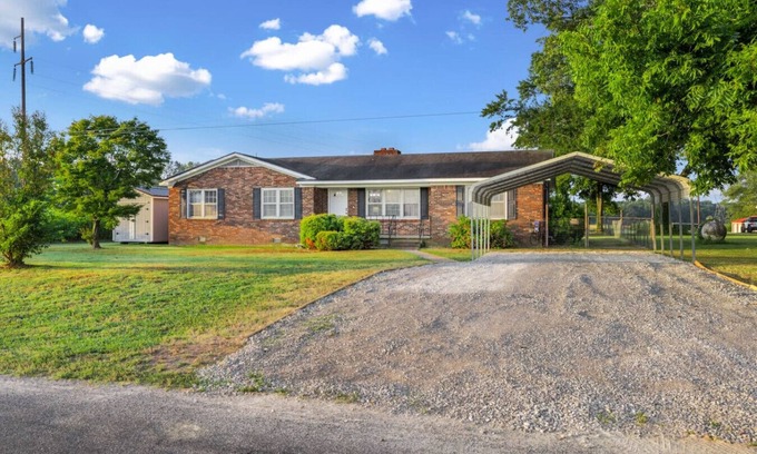 Henning House | Charming Home on 1 Acre w/Game Room, WIFI, AC, EV!