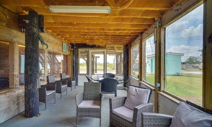 Lake Charles House | Charming Home w/Dock, Near Downtown Lake Charles!