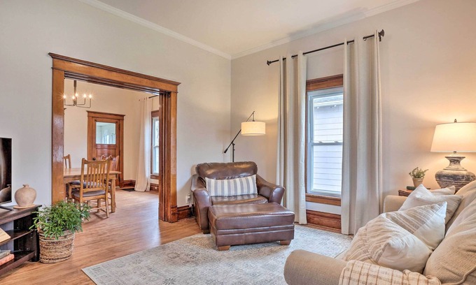 Waverly House | Charming Home w/ Porch Near Wartburg College!