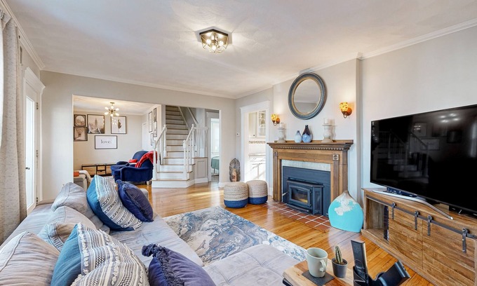 Waban House | Charming home with deck- walkable to transit, shops & restaurants