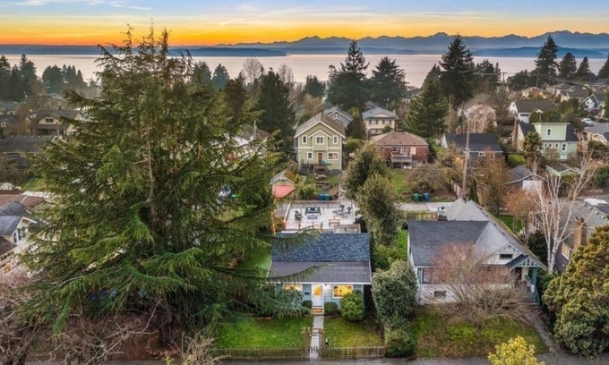 West Seattle House | Charming Home with Hot tub/Parking - Seaview!