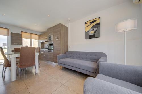 Il-Balluta Apartment | Charming Home with Jacuzzi in St Julians