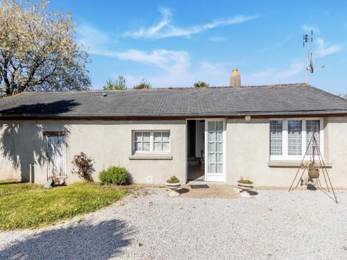 Montaigu-la-Brisette House | Charming Home with Orchard