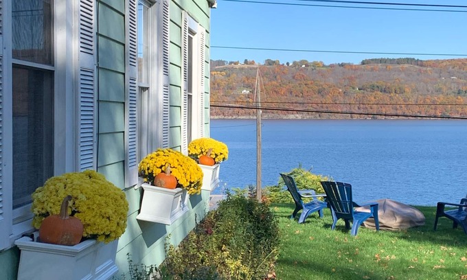 Watkins Glen House | Charming home with stunning lake views!