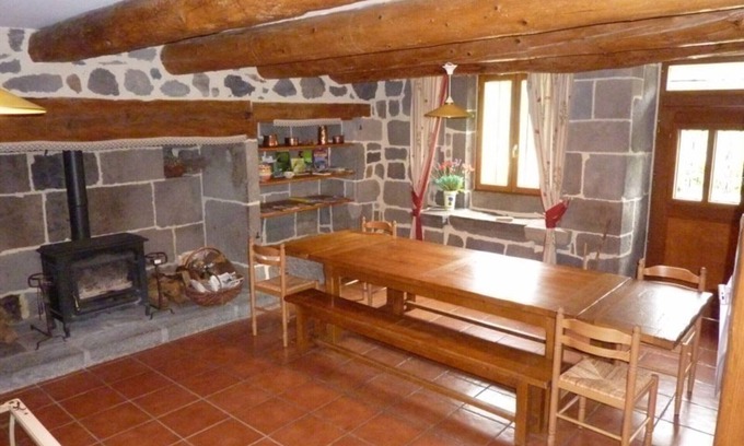 Albepierre-Bredons Cottage | Charming House in Auvergne: Ski, Nature, and Medieval Sites Nearby