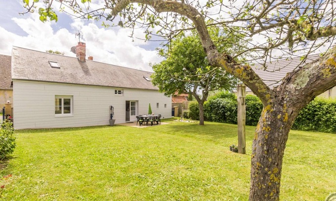 Muneville-sur-Mer Cottage | Charming House with Garden Near Beach - Ideal for Families