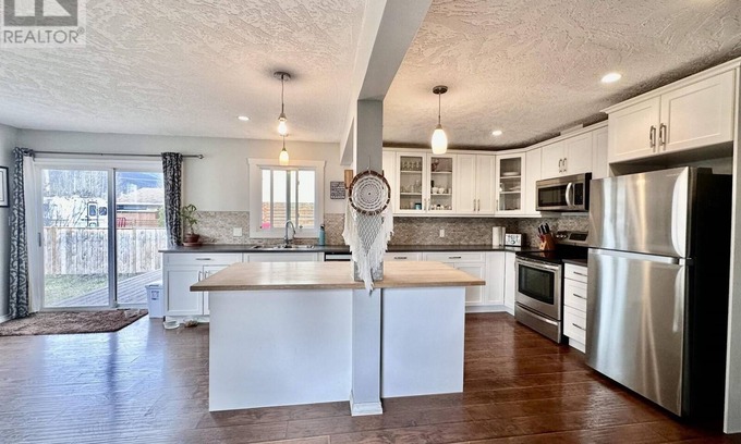 Smithers House | Charming house close to downtown. Pet friendly!