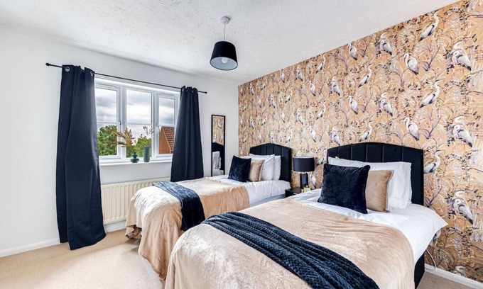 Knowle Sands House | Charming House Driveway Parking Garden Wifi