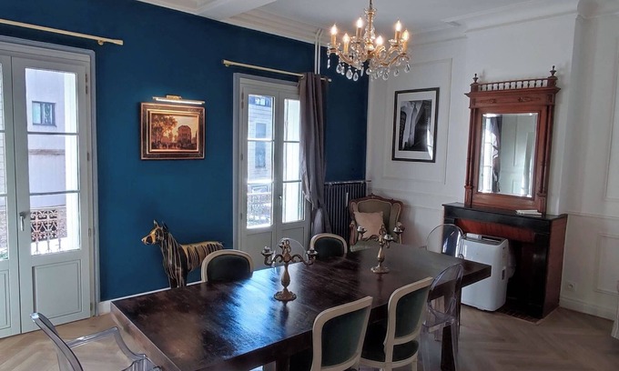 Les Arceaux House | Charming house downtown ARCEAUX 140M2. 4 bedrooms. Possible Prkg