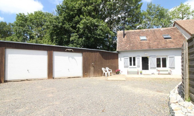 Radon Cottage | Charming House: Enclosed Garden, Near Alençon, with 6 Beds, 2 Garages, Pet-Friendly