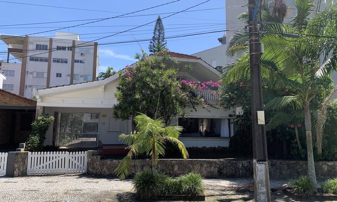 Matinhos House | Charming house facing the sea