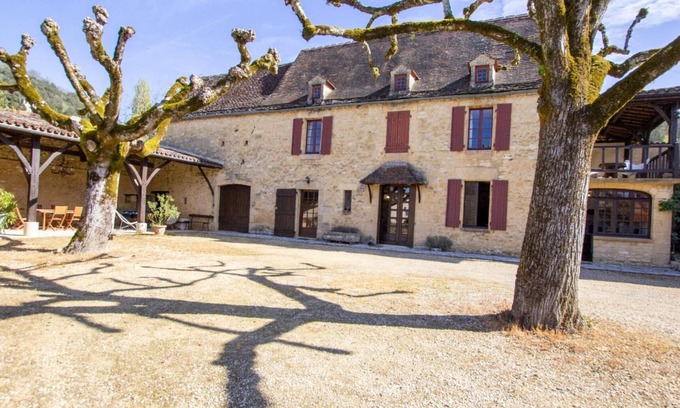 La Roque-Gageac Cottage | Charming House in La Roque-Gageac: Terrace, BBQ, Near Dordogne River and Historic Sites